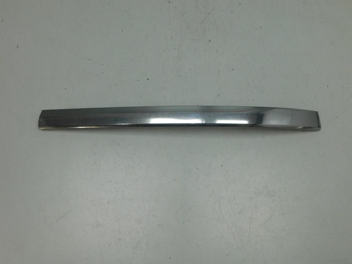 Молдинг переднего бампера