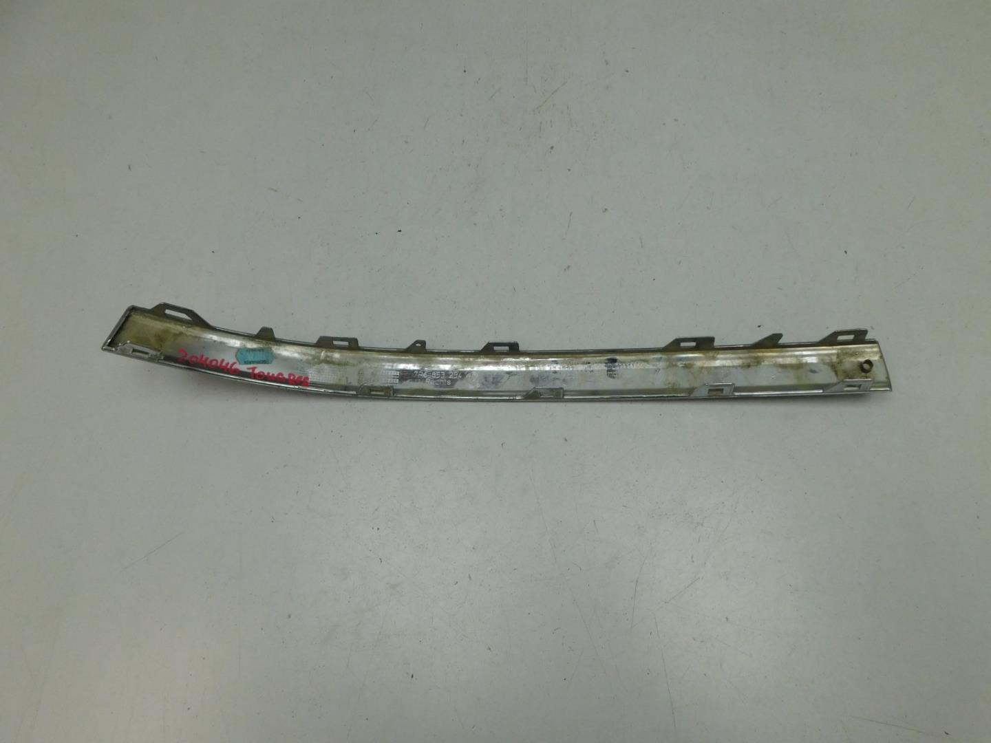 Молдинг переднего бампера