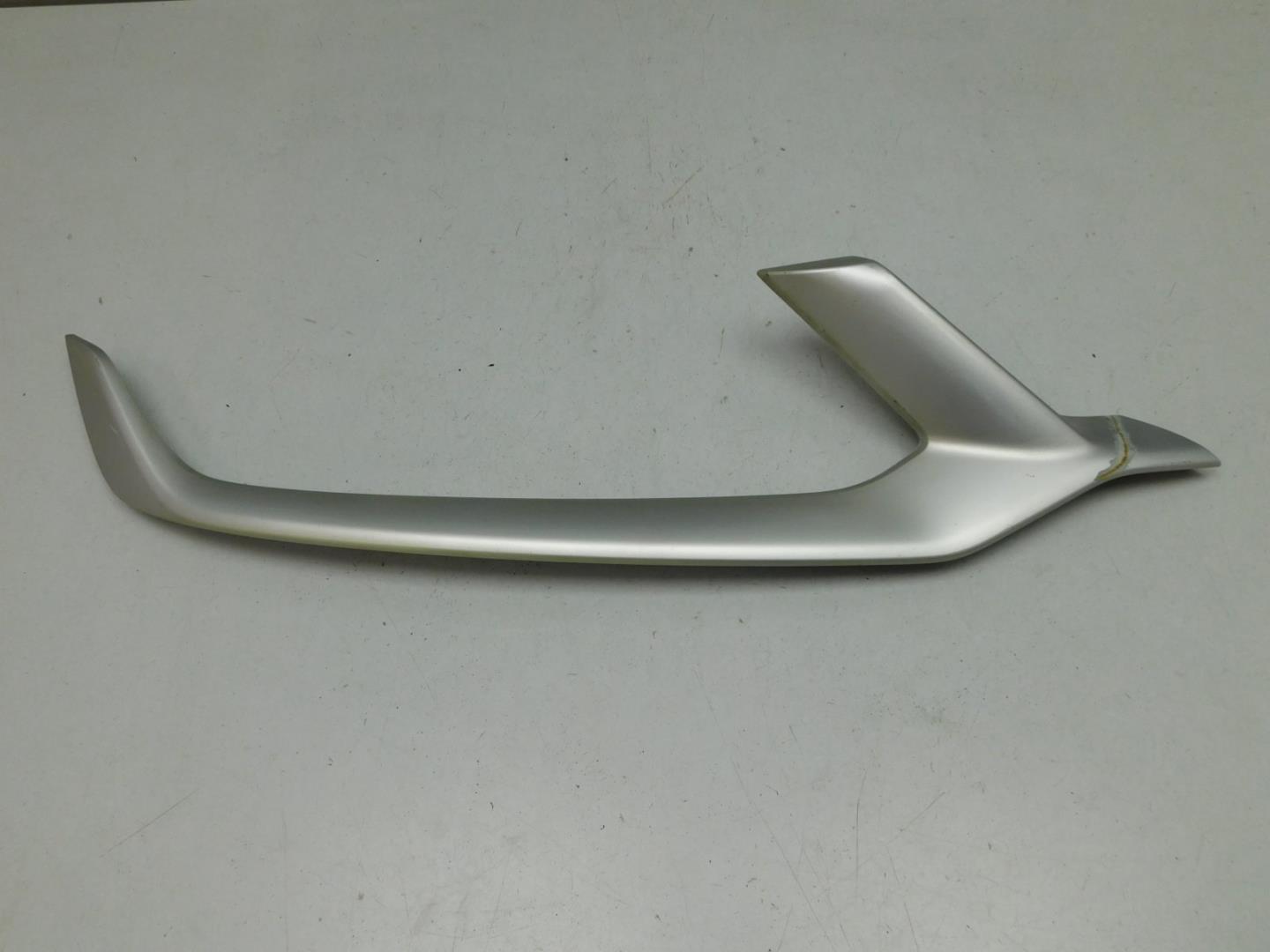 Молдинг переднего бампера