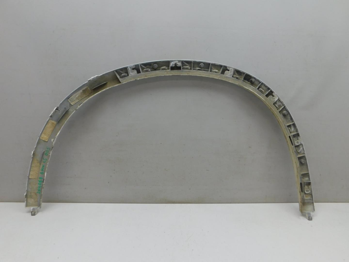 Накладка переднего крыла правого