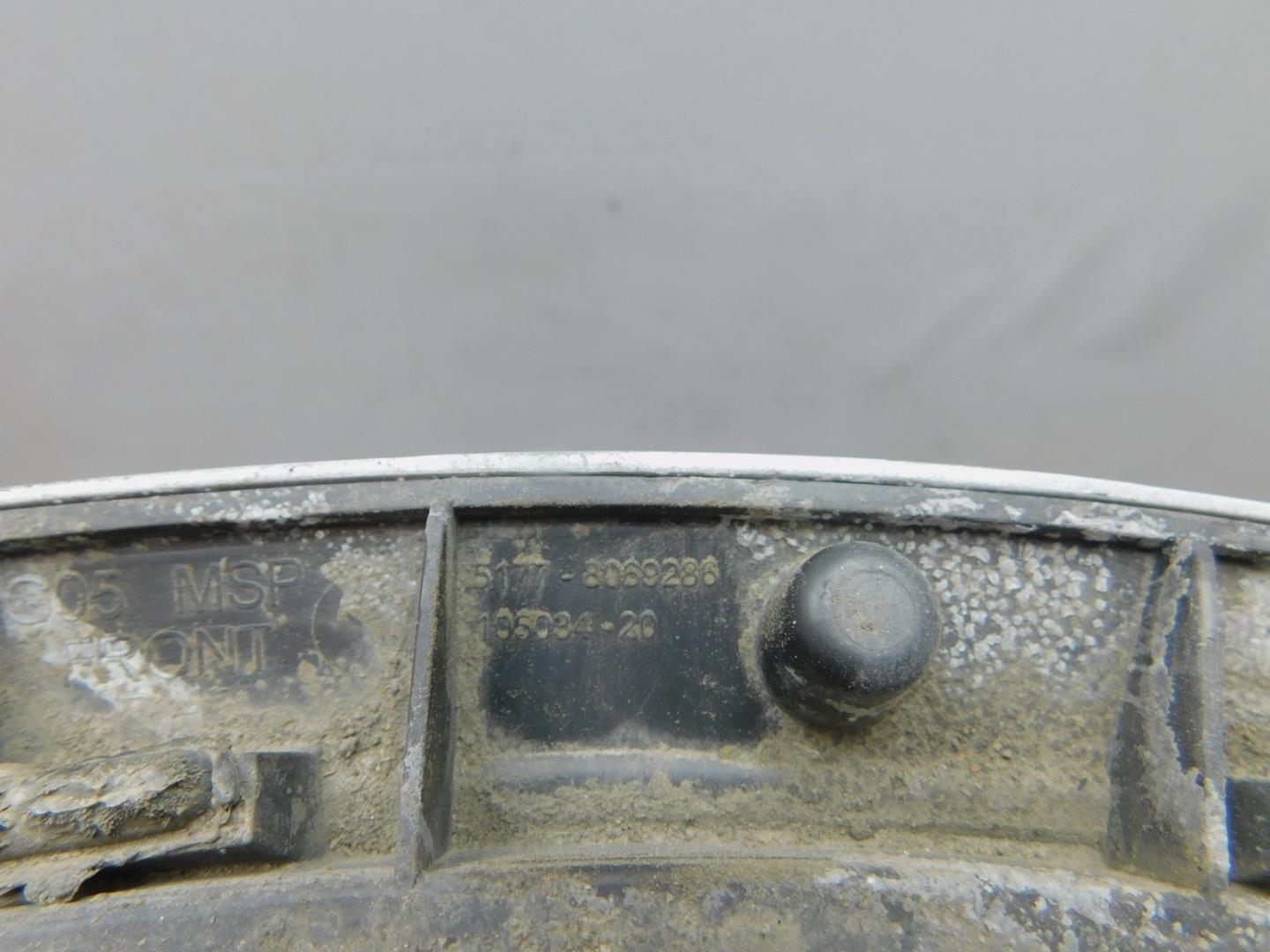 Накладка переднего крыла правого