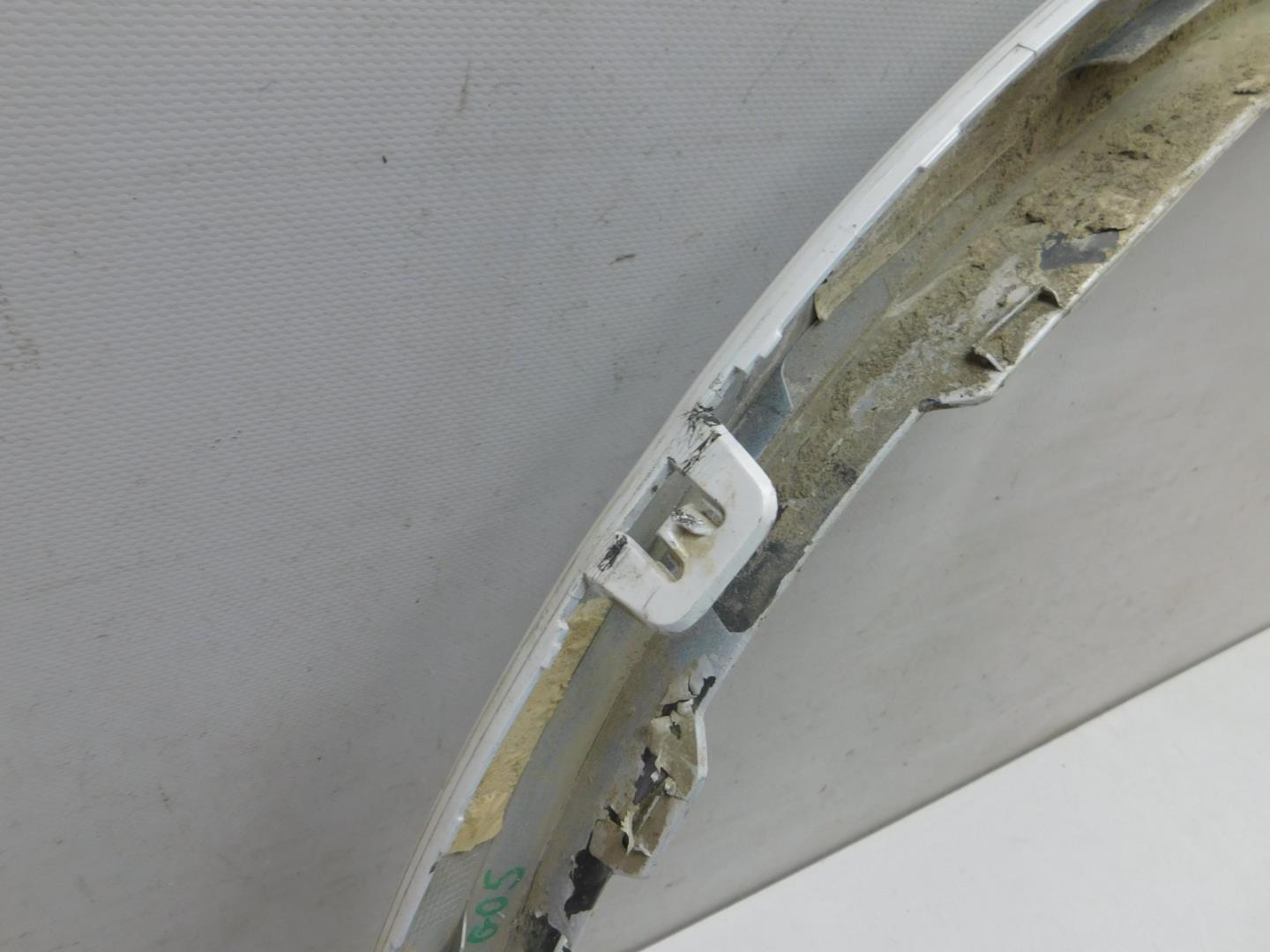 Накладка переднего крыла правого