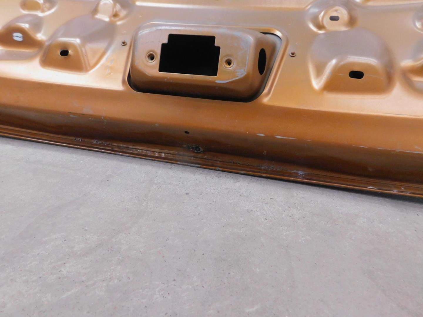 Дверь багажника