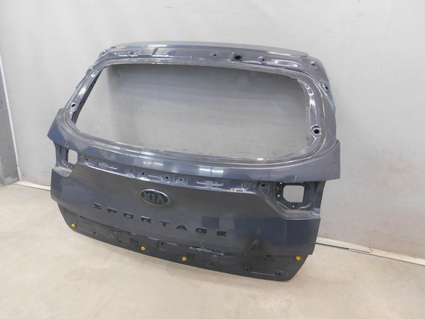 Дверь багажника