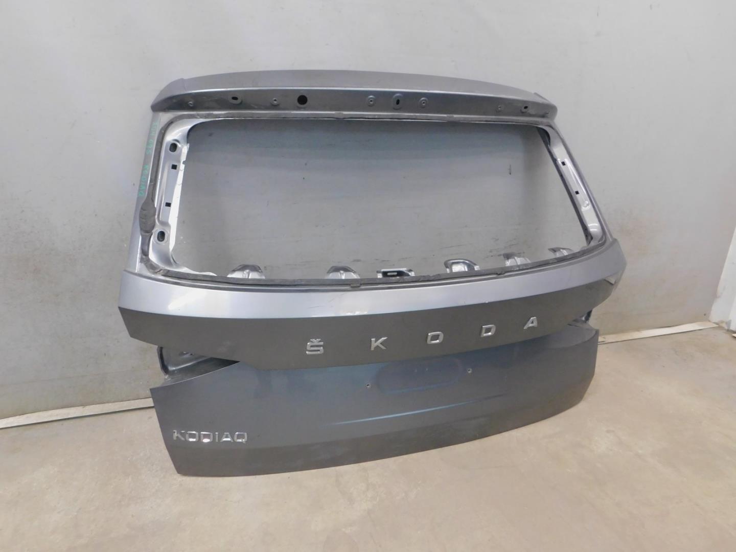 Дверь багажника