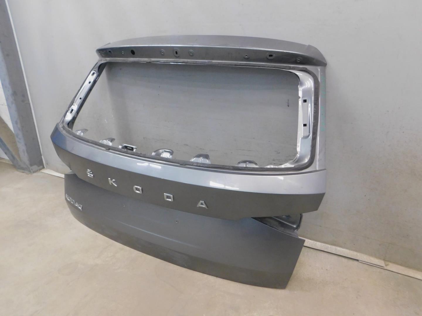 Дверь багажника