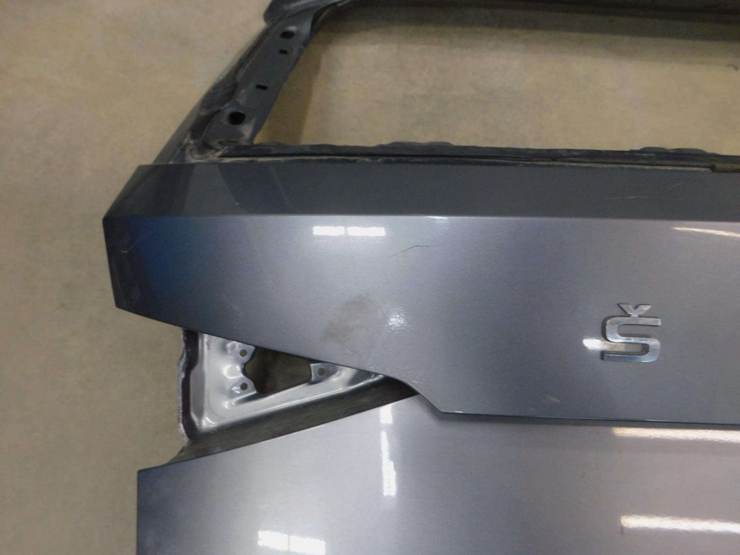 Дверь багажника