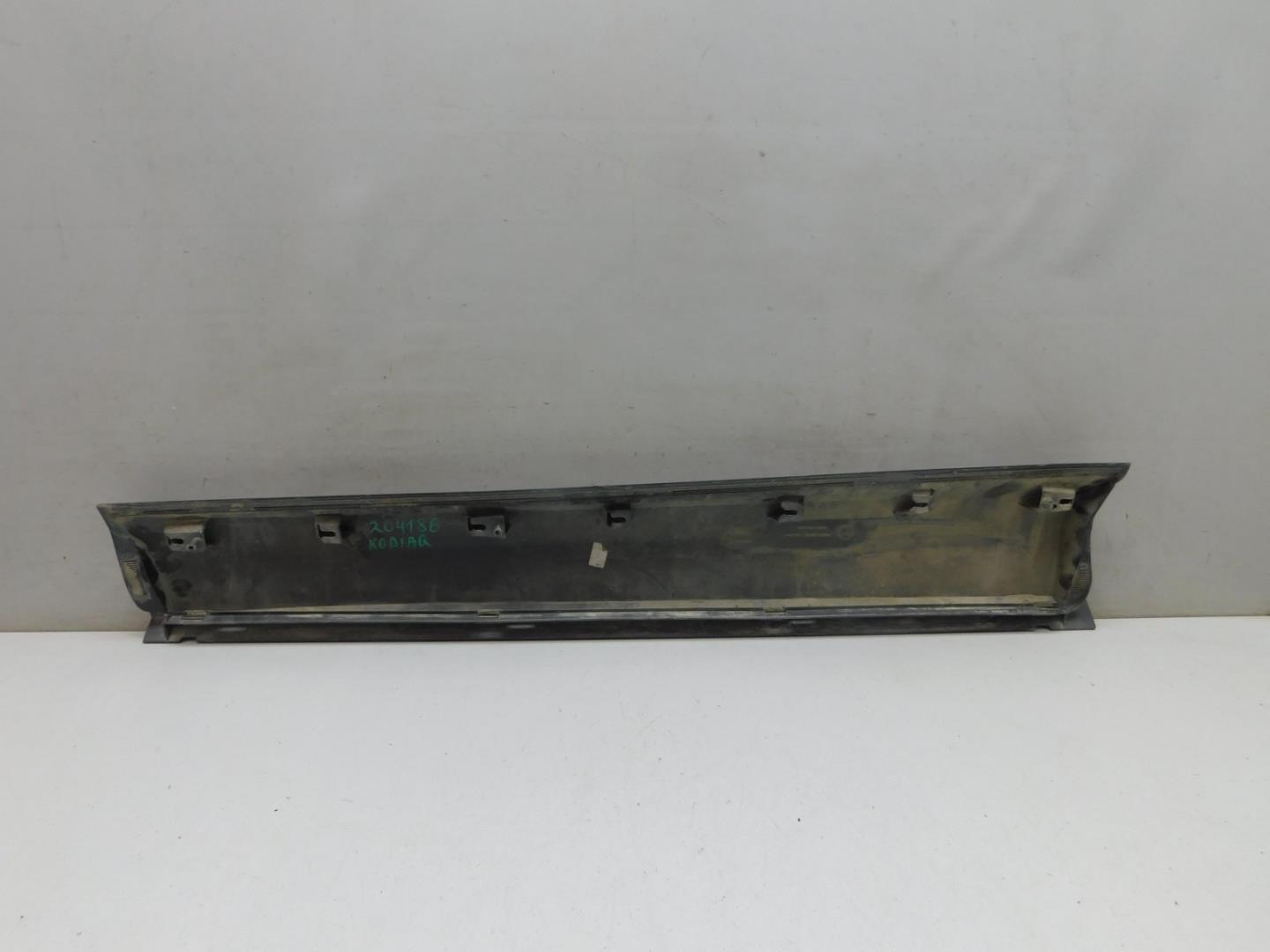 Накладка двери передней правой