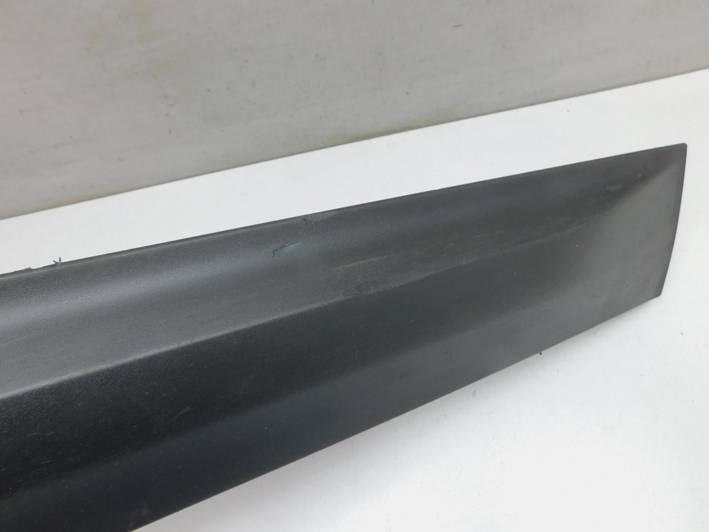 Накладка двери передней правой