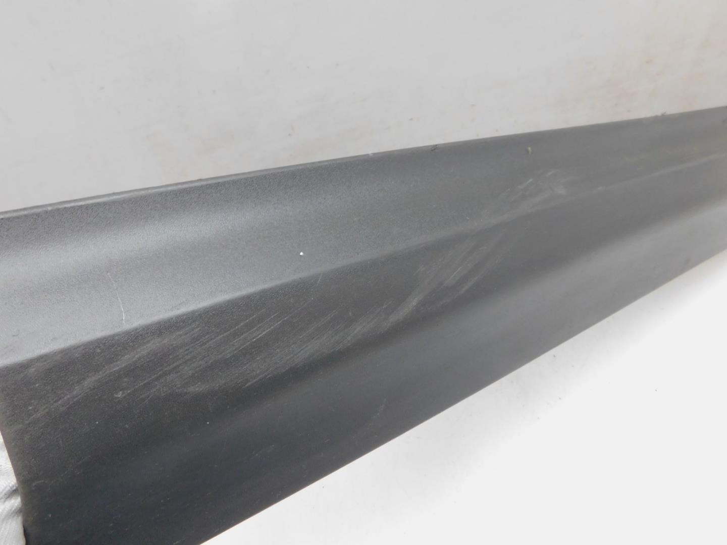 Накладка двери передней правой