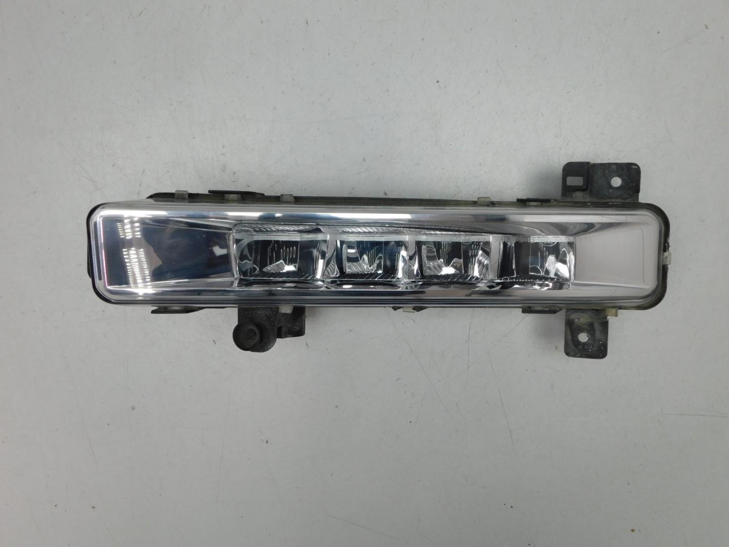 Фара противотуманная левая