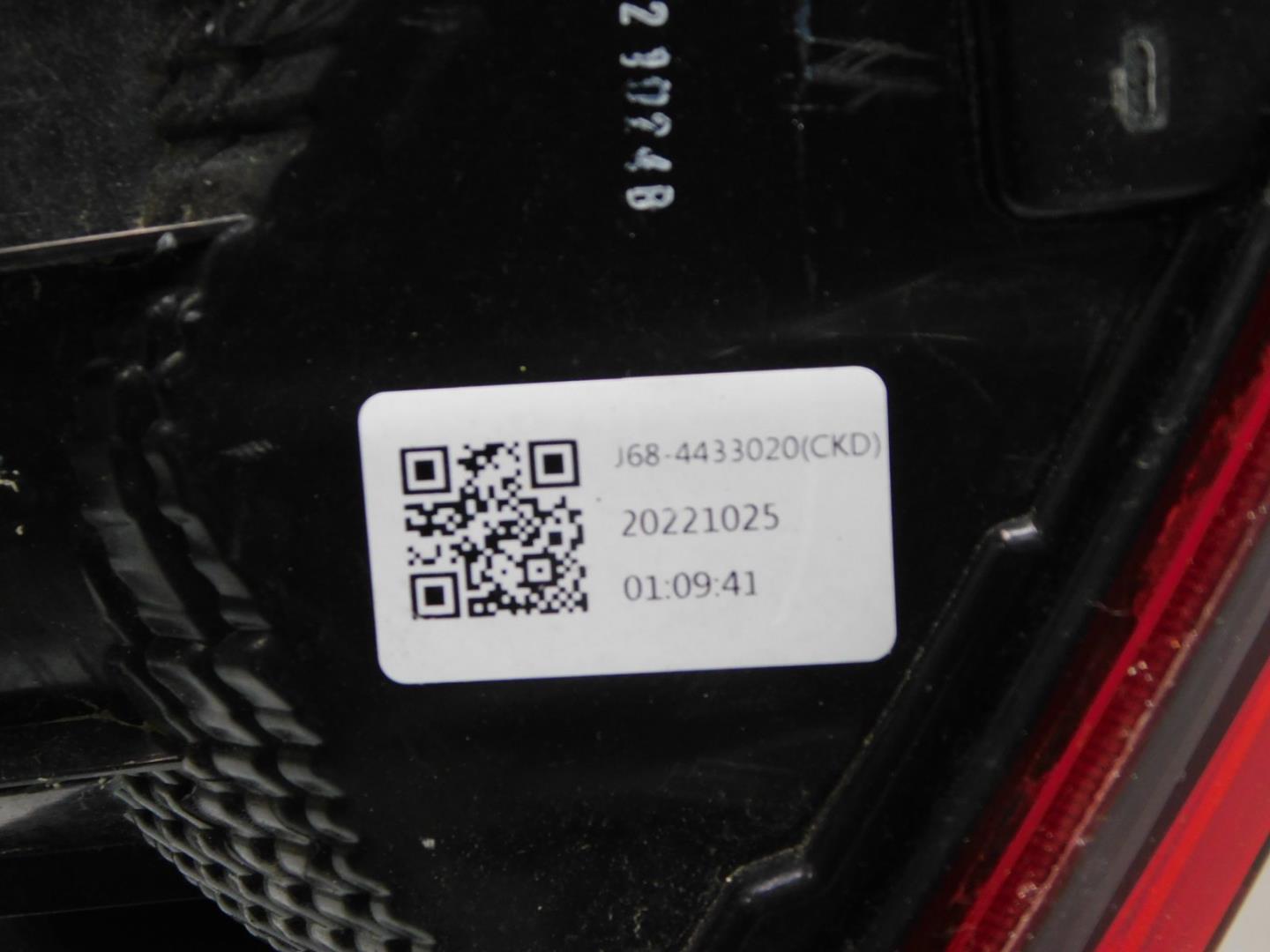 Фонарь задний наружный правый