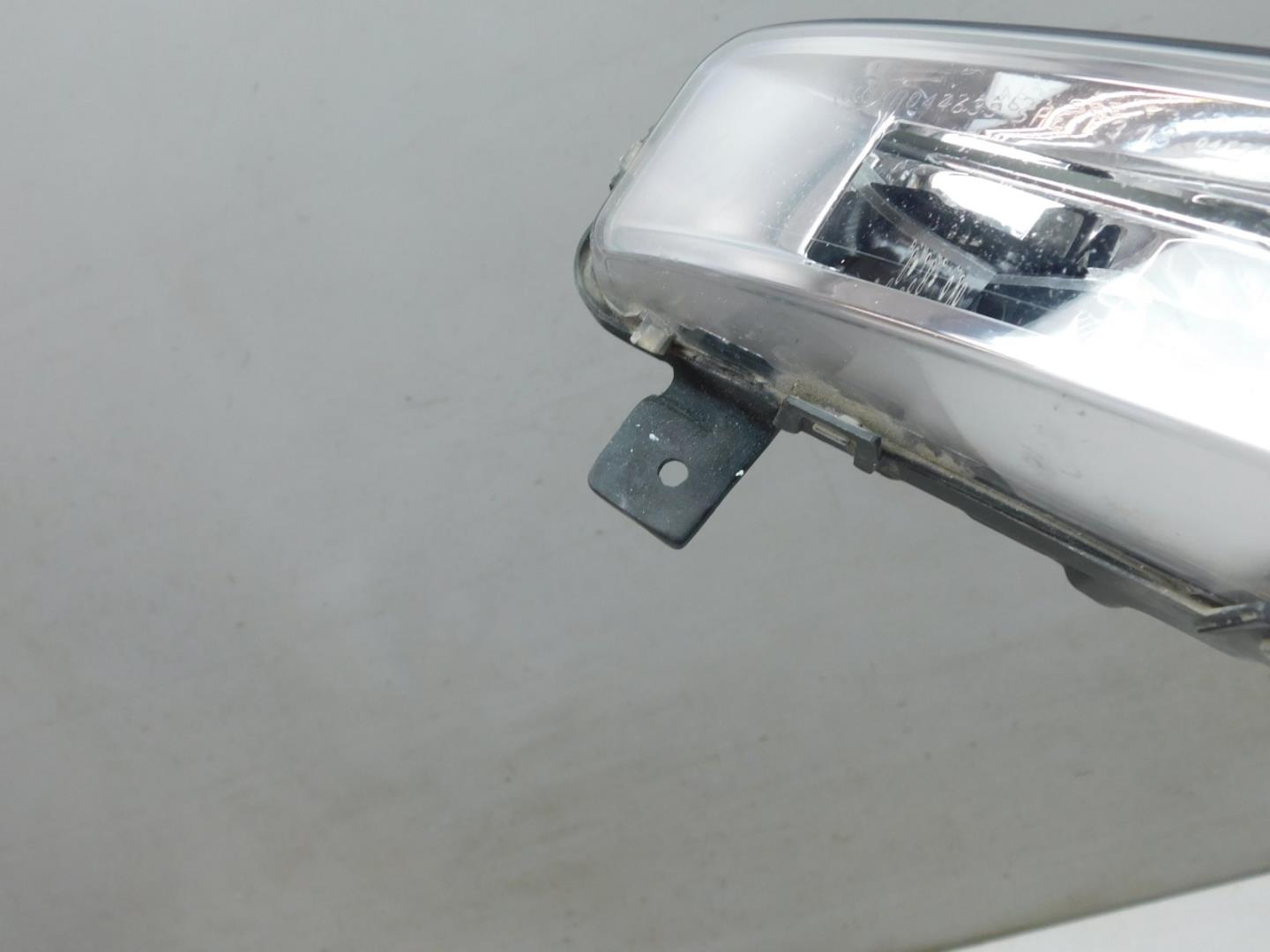 Фара противотуманная правая