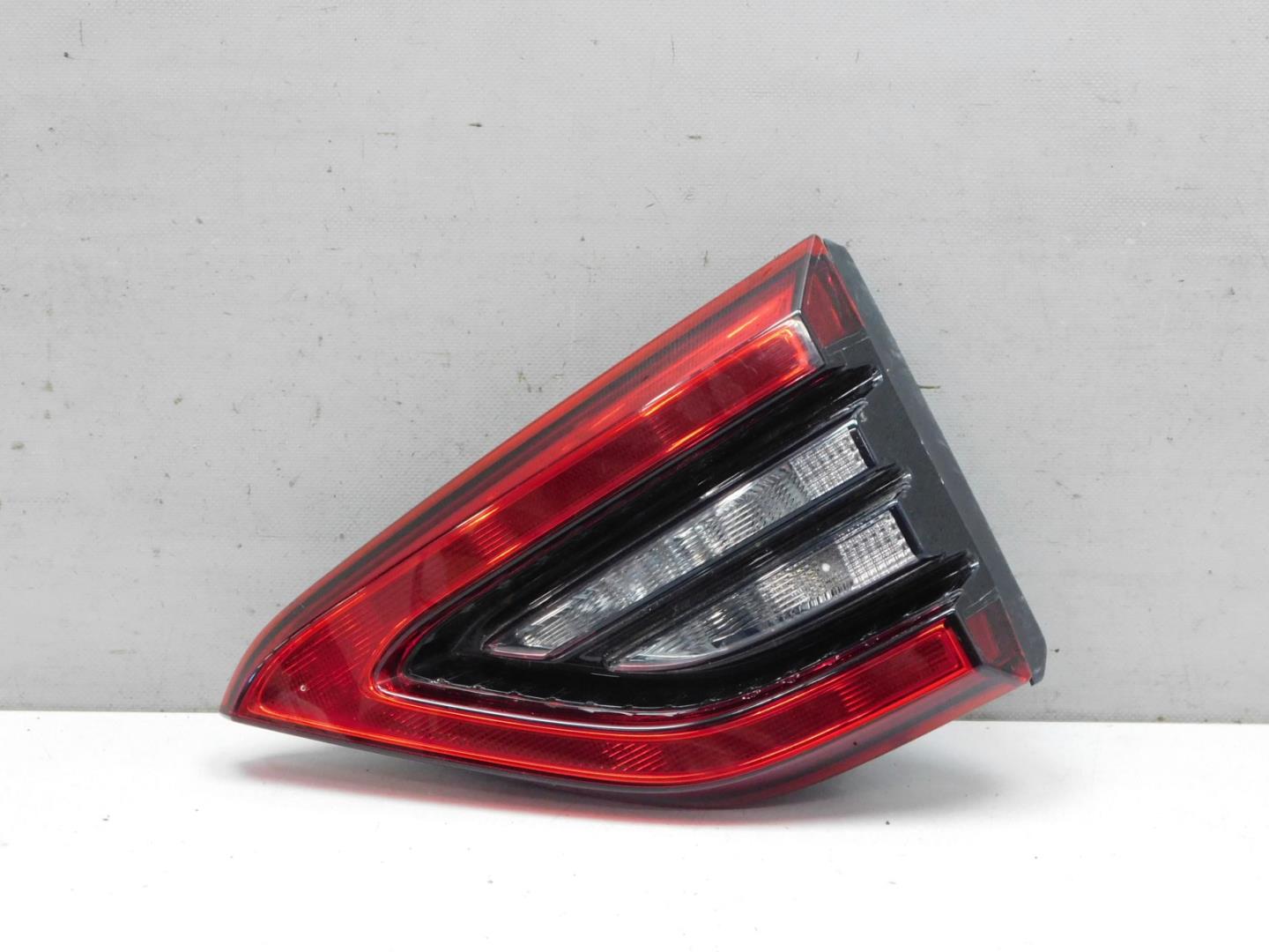 Фонарь задний внутренний правый