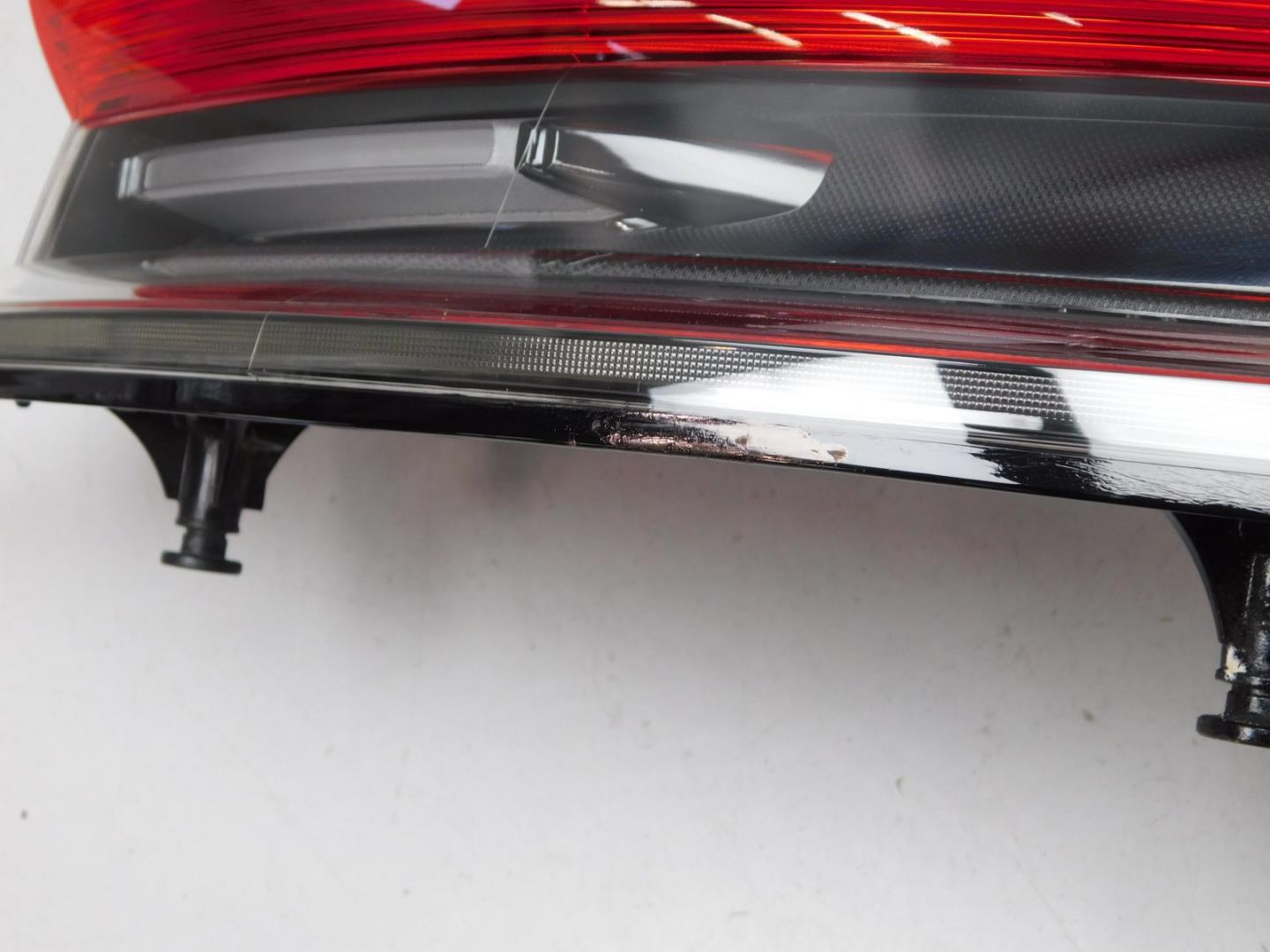 Фонарь задний наружный правый