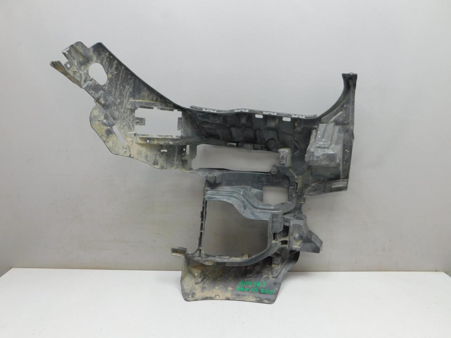 Кронштейн переднего бампера