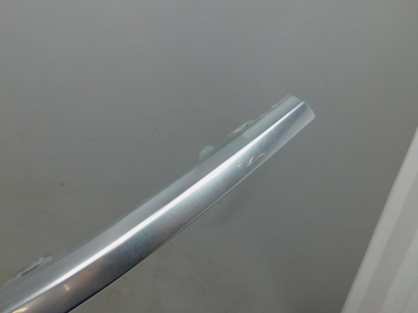 Молдинг переднего бампера