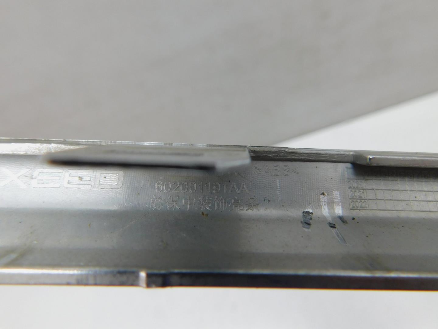 Молдинг переднего бампера