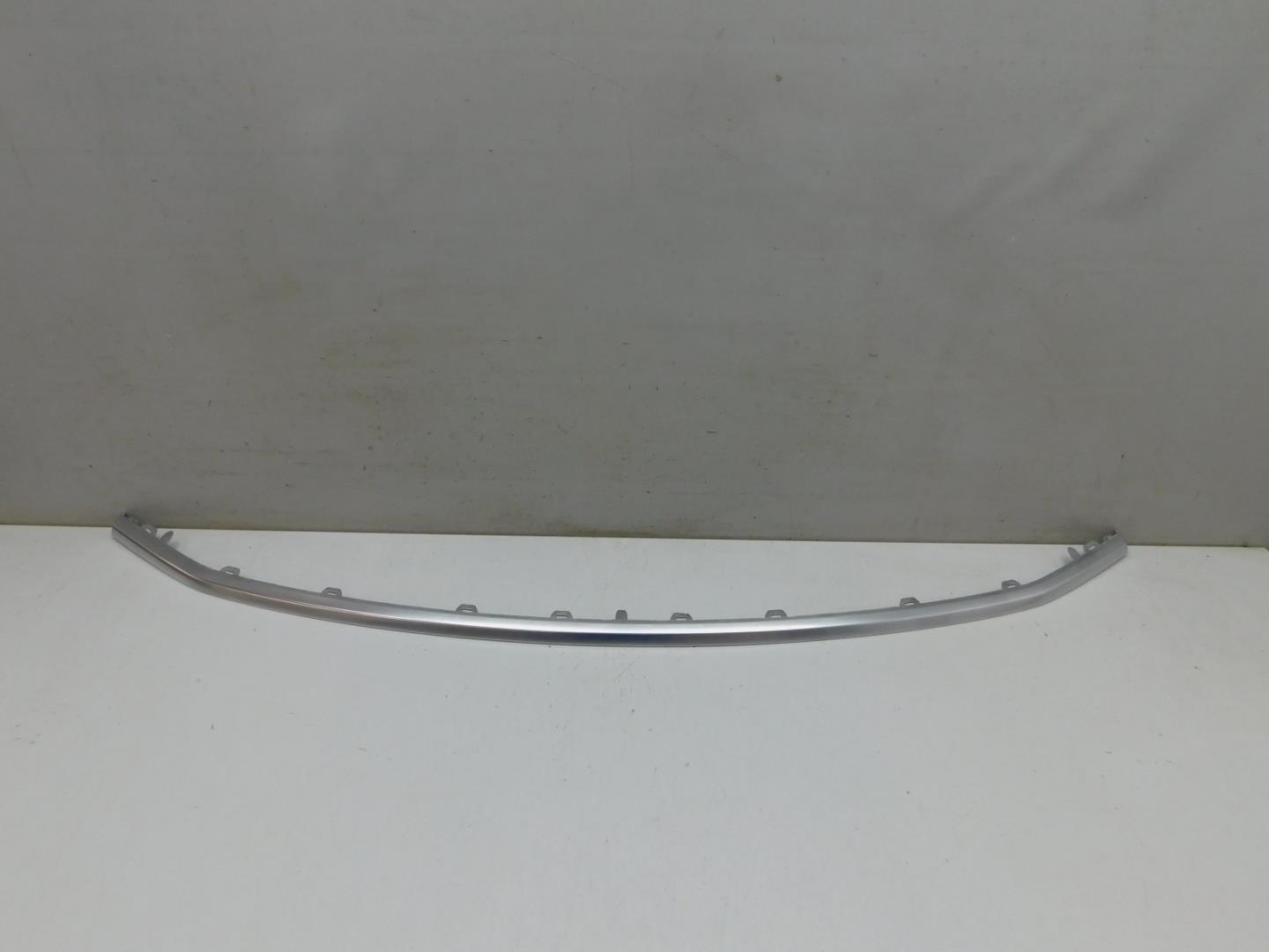 Молдинг переднего бампера