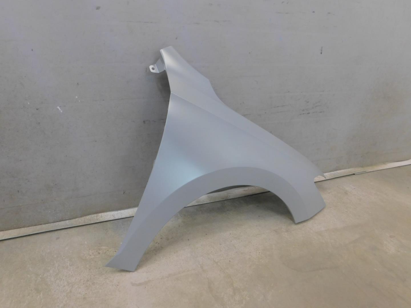 Крыло переднее правое