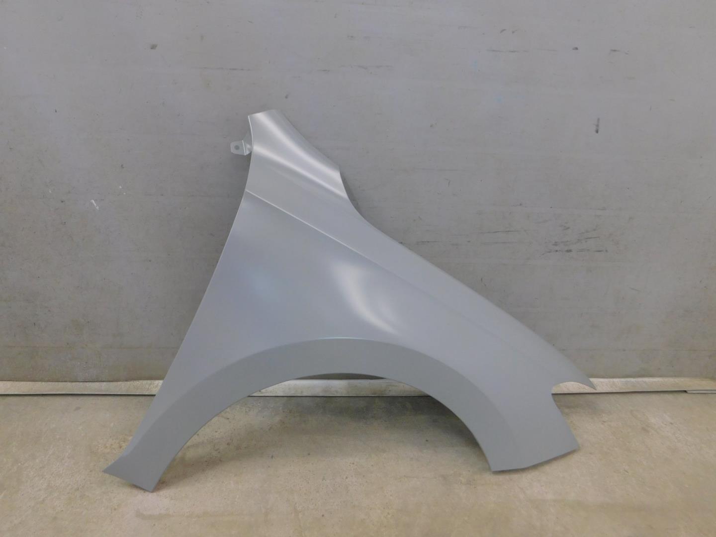 Крыло переднее правое