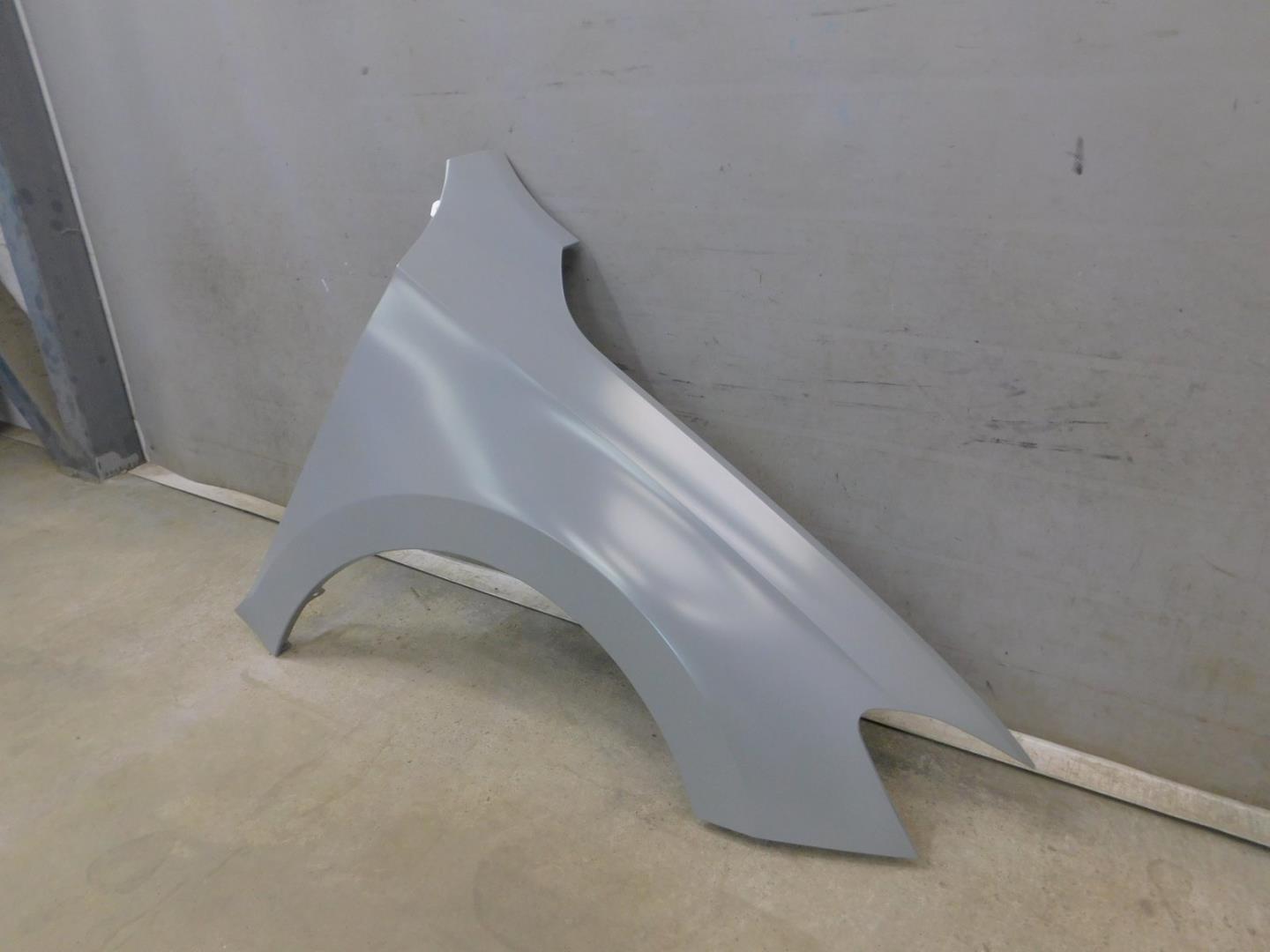 Крыло переднее правое