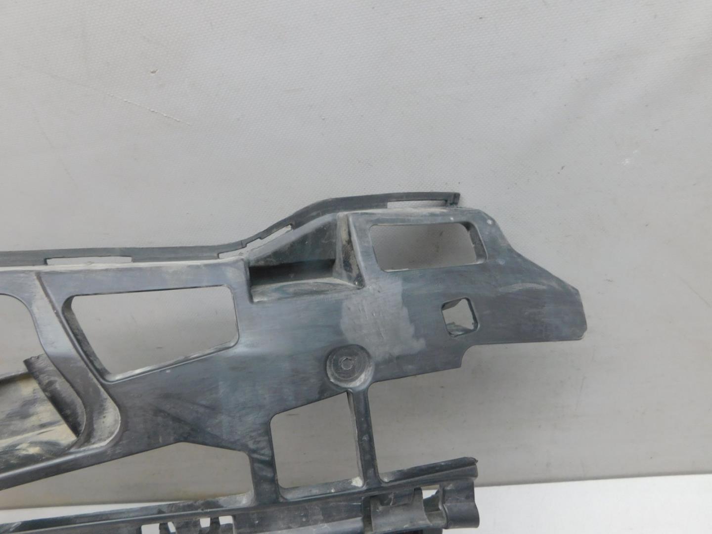 Кронштейн переднего бампера