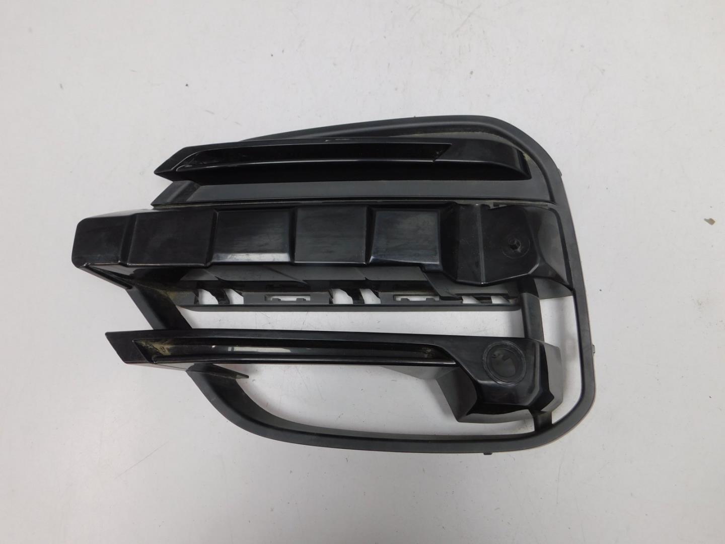 Решетка в бампер левая