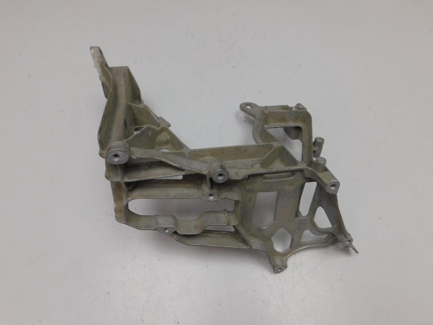 Крепеж фары