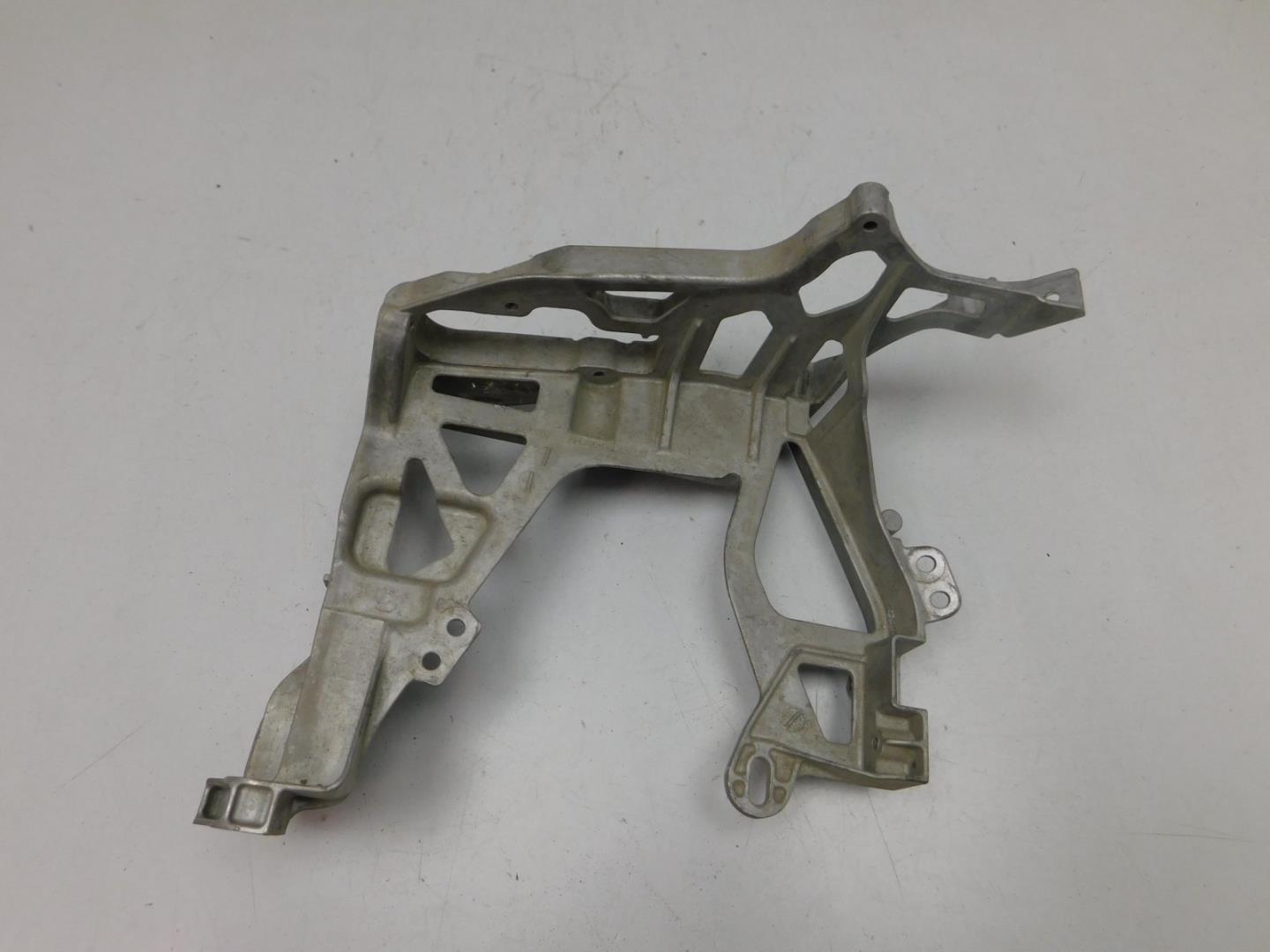 Крепеж фары