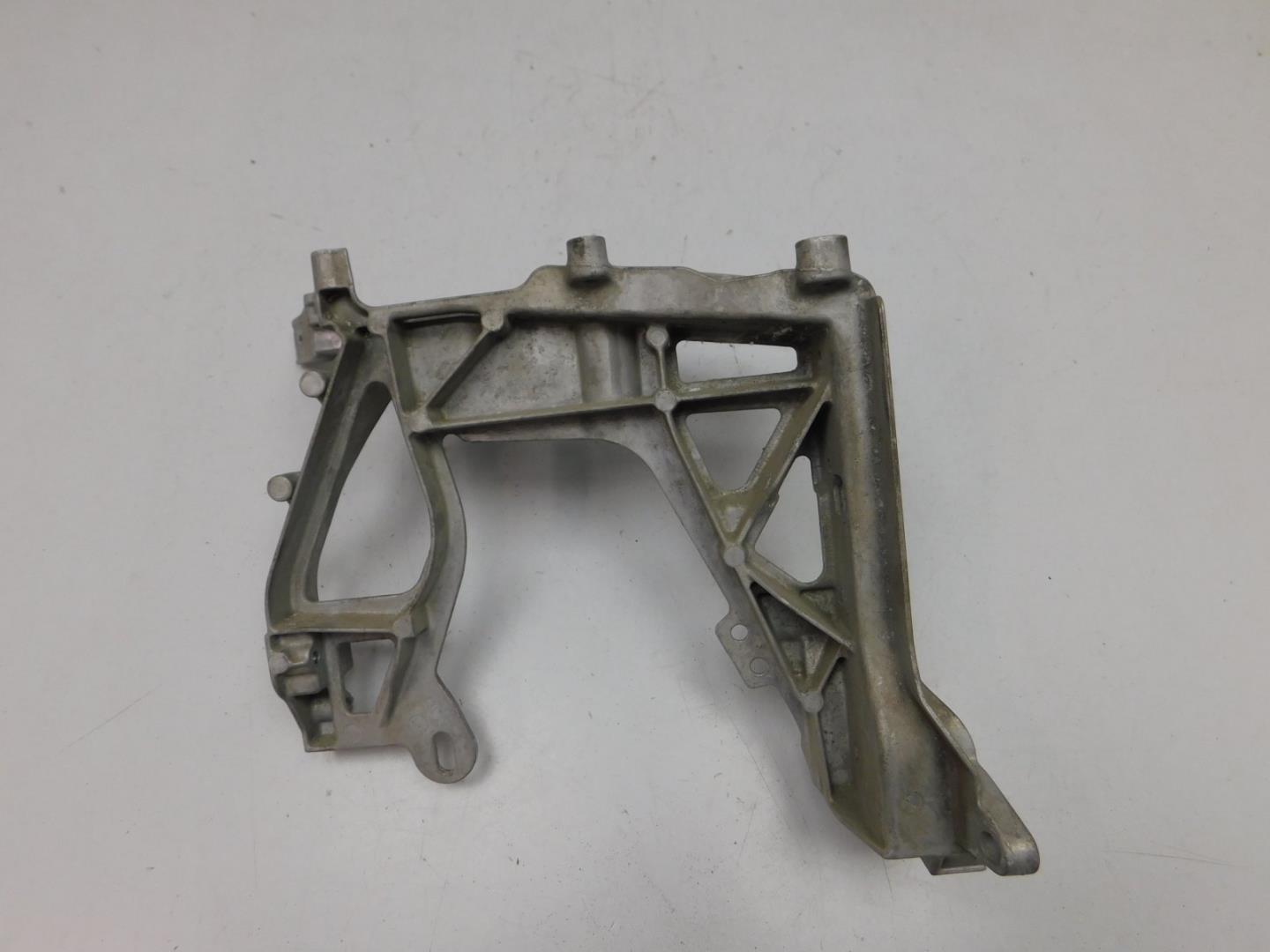 Крепеж фары