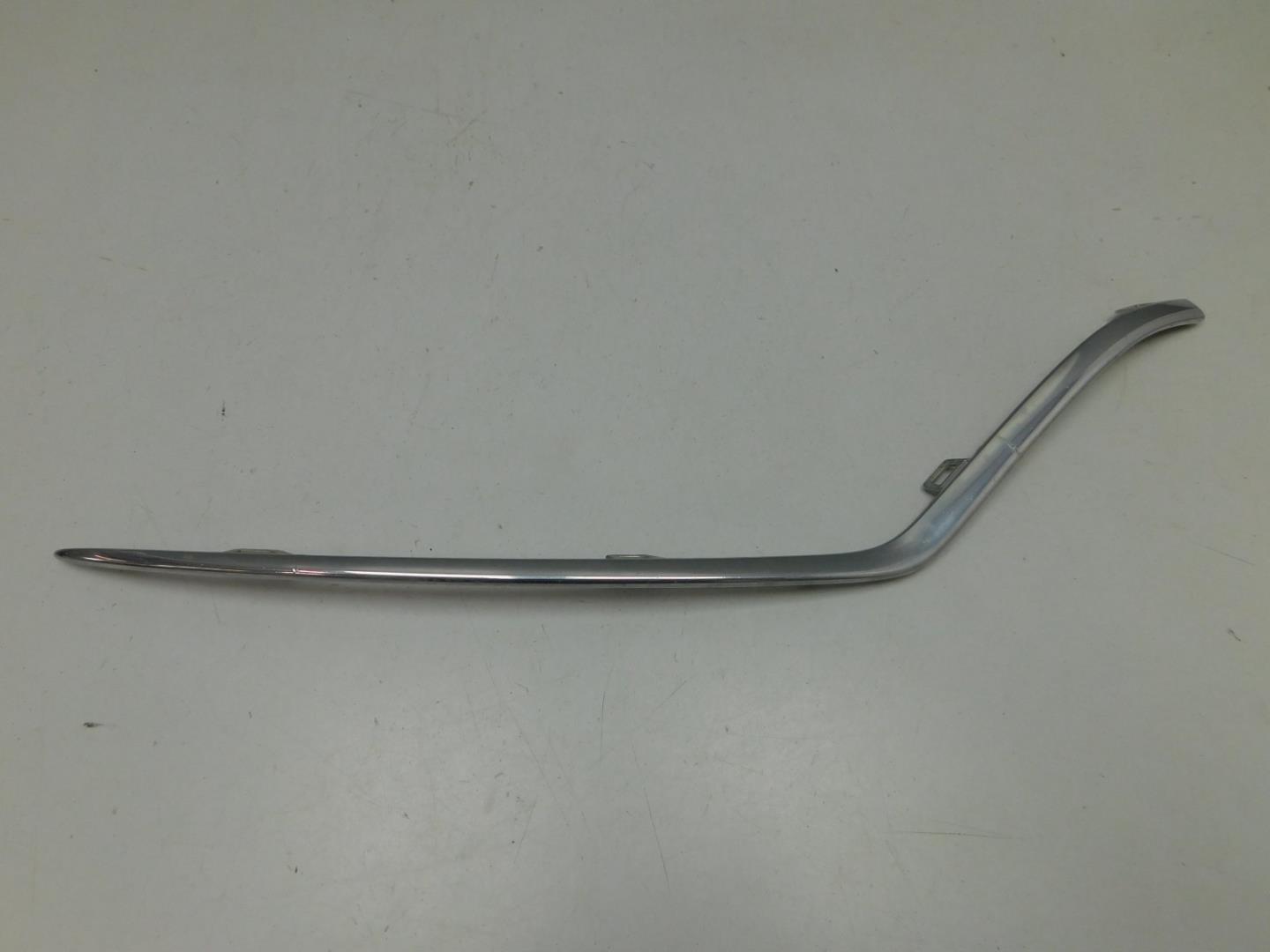 Молдинг переднего бампера