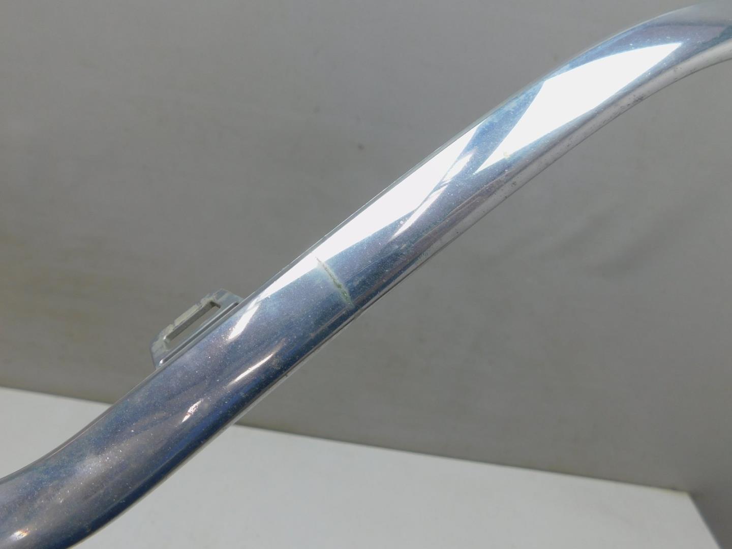 Молдинг переднего бампера