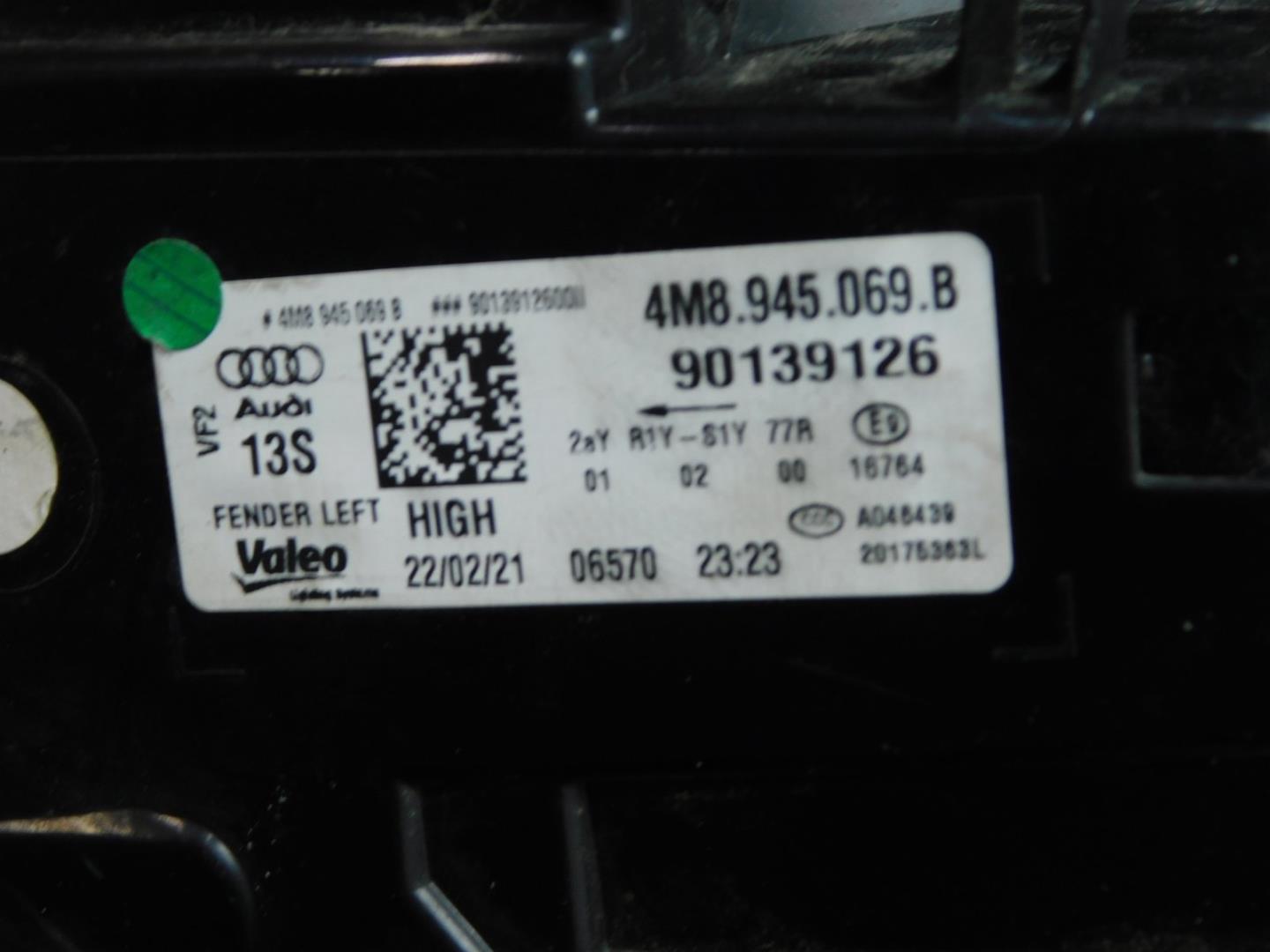 Фонарь задний наружный левый