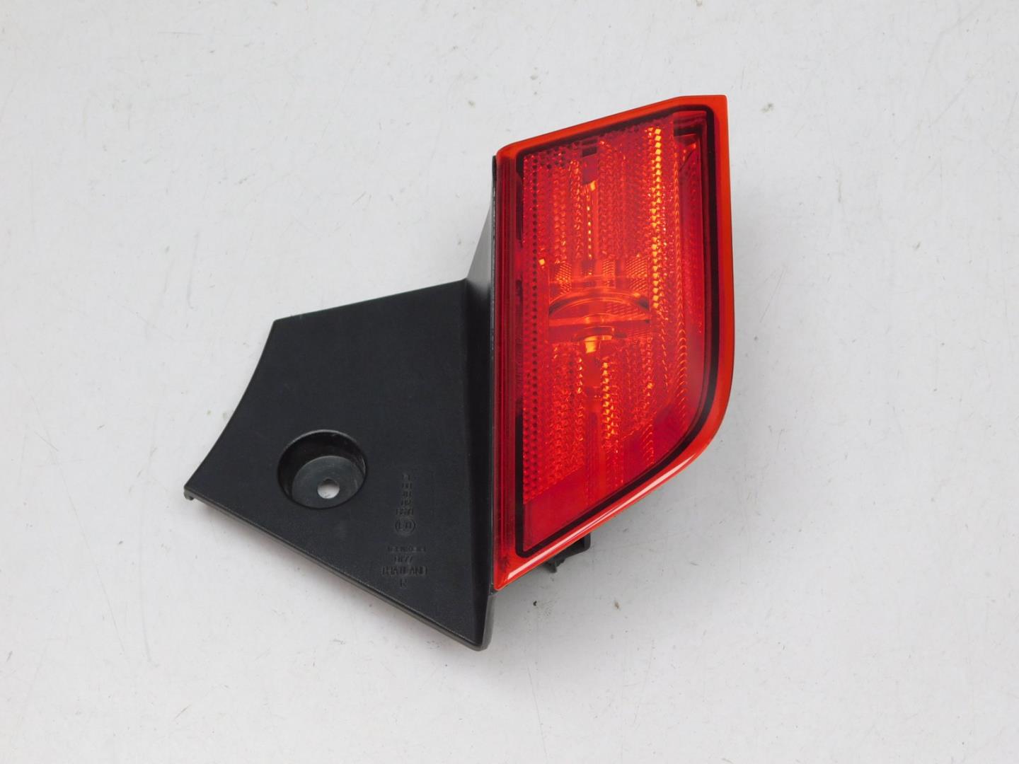 Фонарь задний в бампер правый