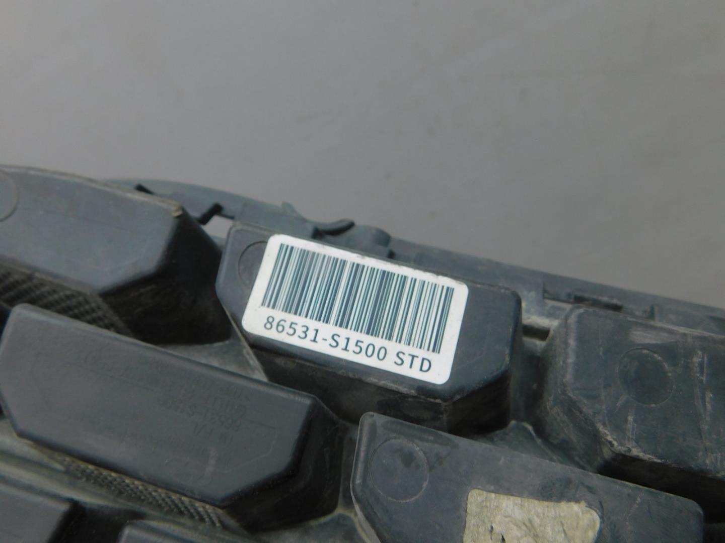 Решетка в бампер центральная