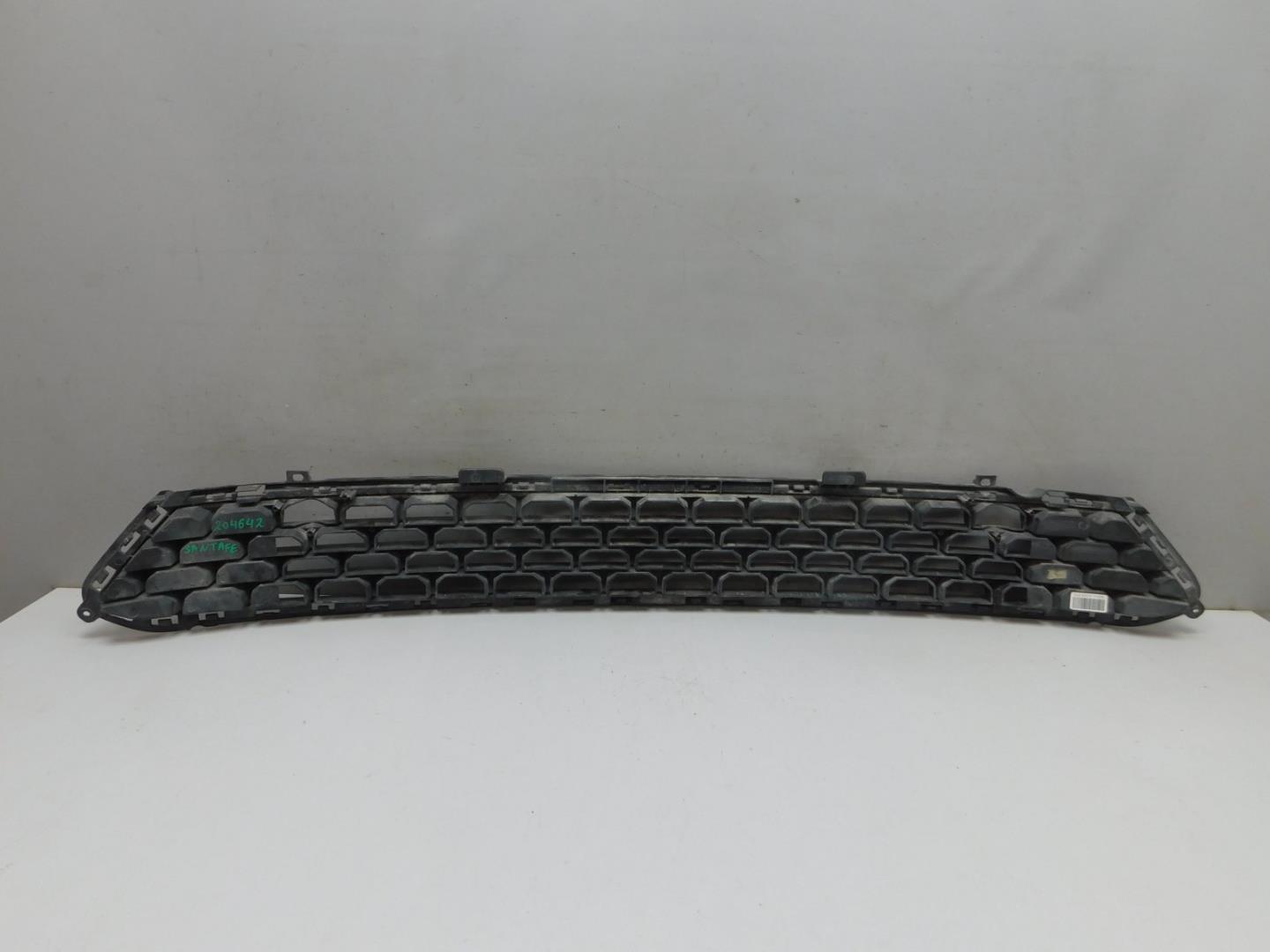 Решетка в бампер центральная