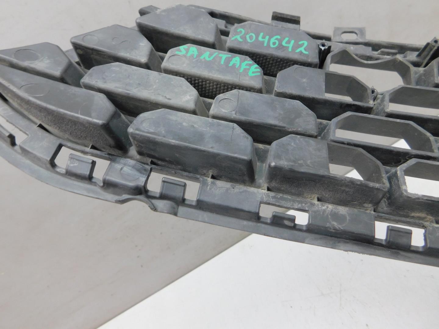 Решетка в бампер центральная