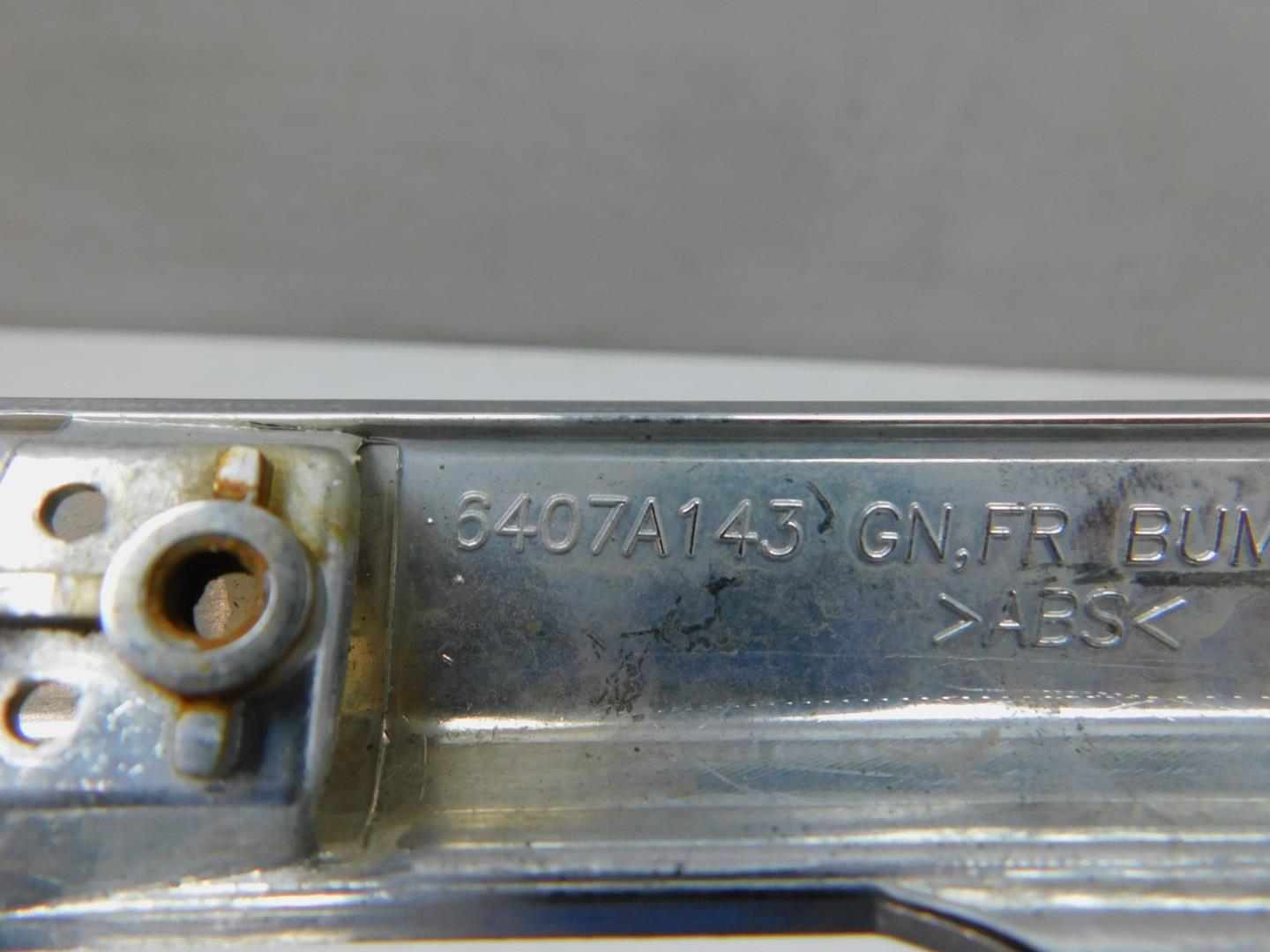 Молдинг переднего бампера