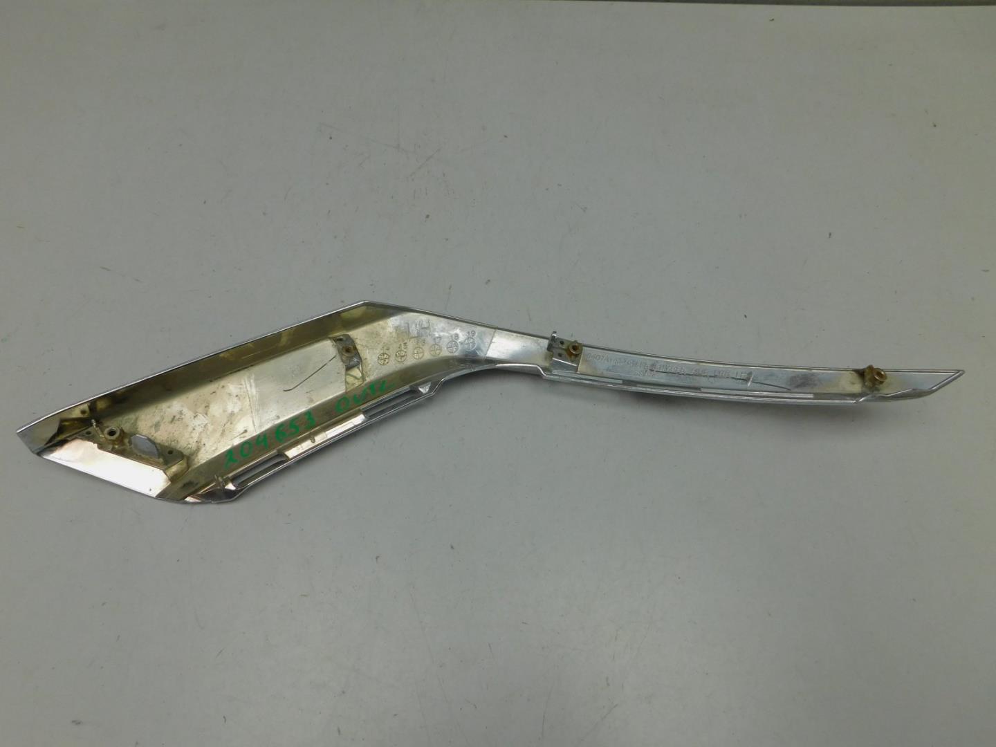 Молдинг переднего бампера