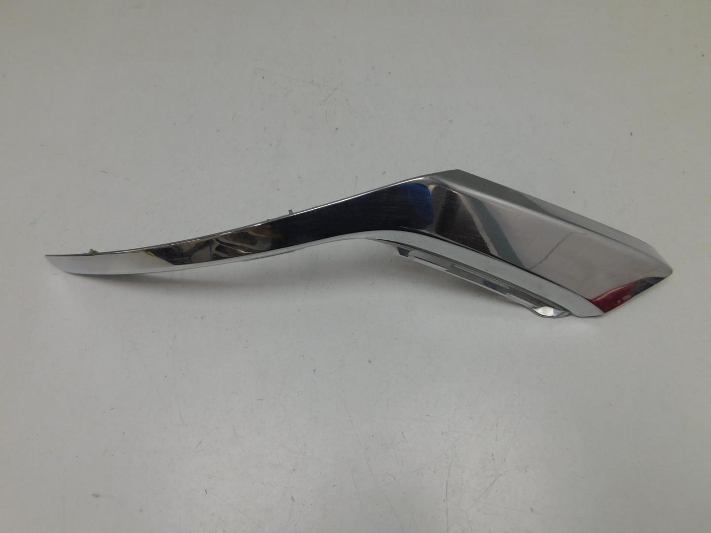 Молдинг переднего бампера