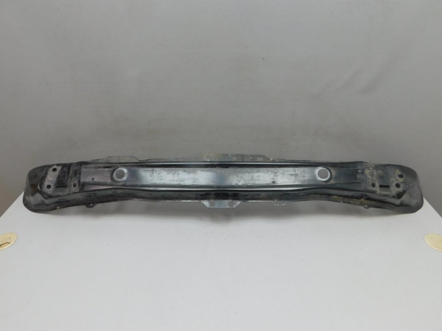 Усилитель переднего бампера