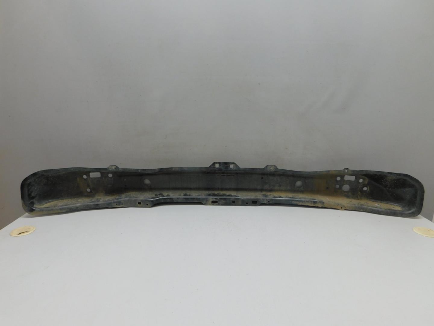 Усилитель переднего бампера