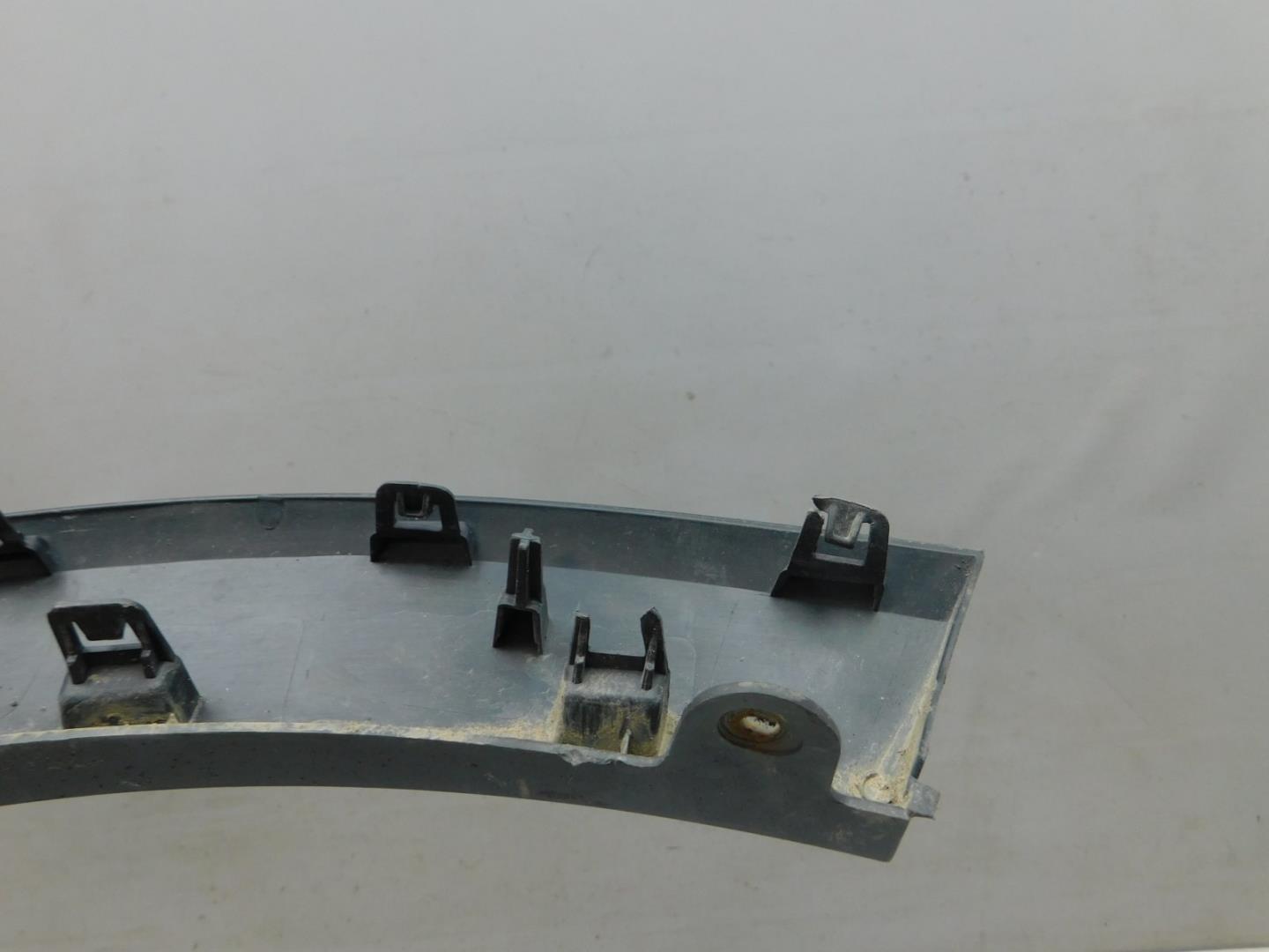 Накладка переднего крыла левого