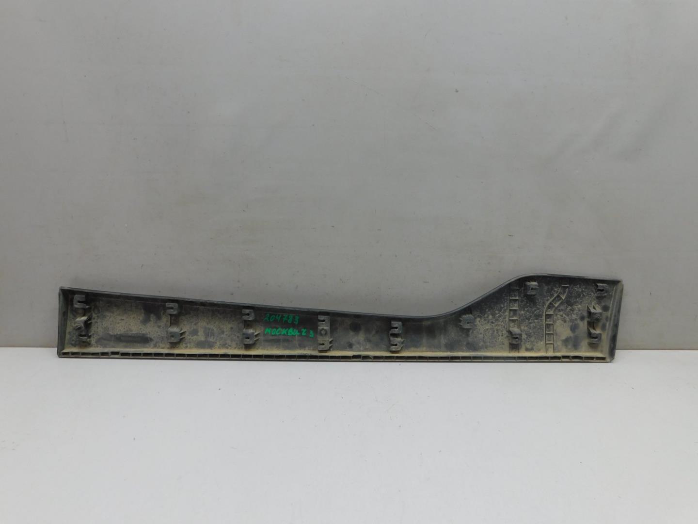 Накладка двери передней левой