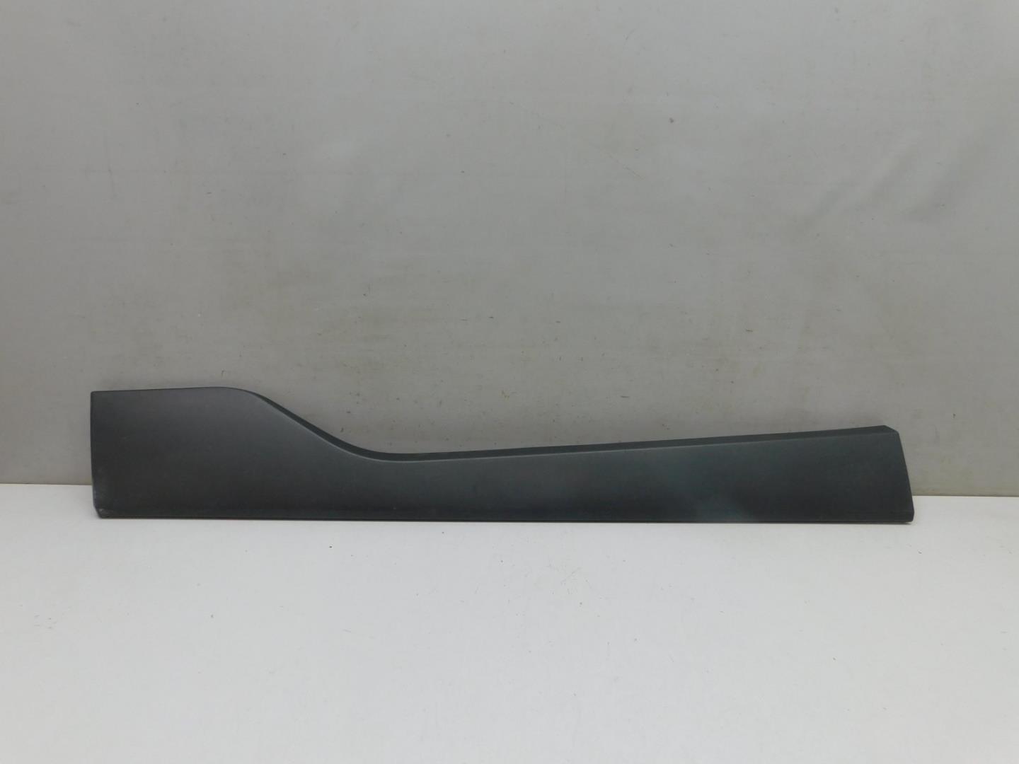 Накладка двери передней левой