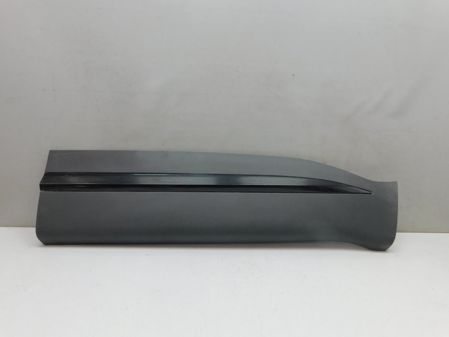 Накладка двери передней правой