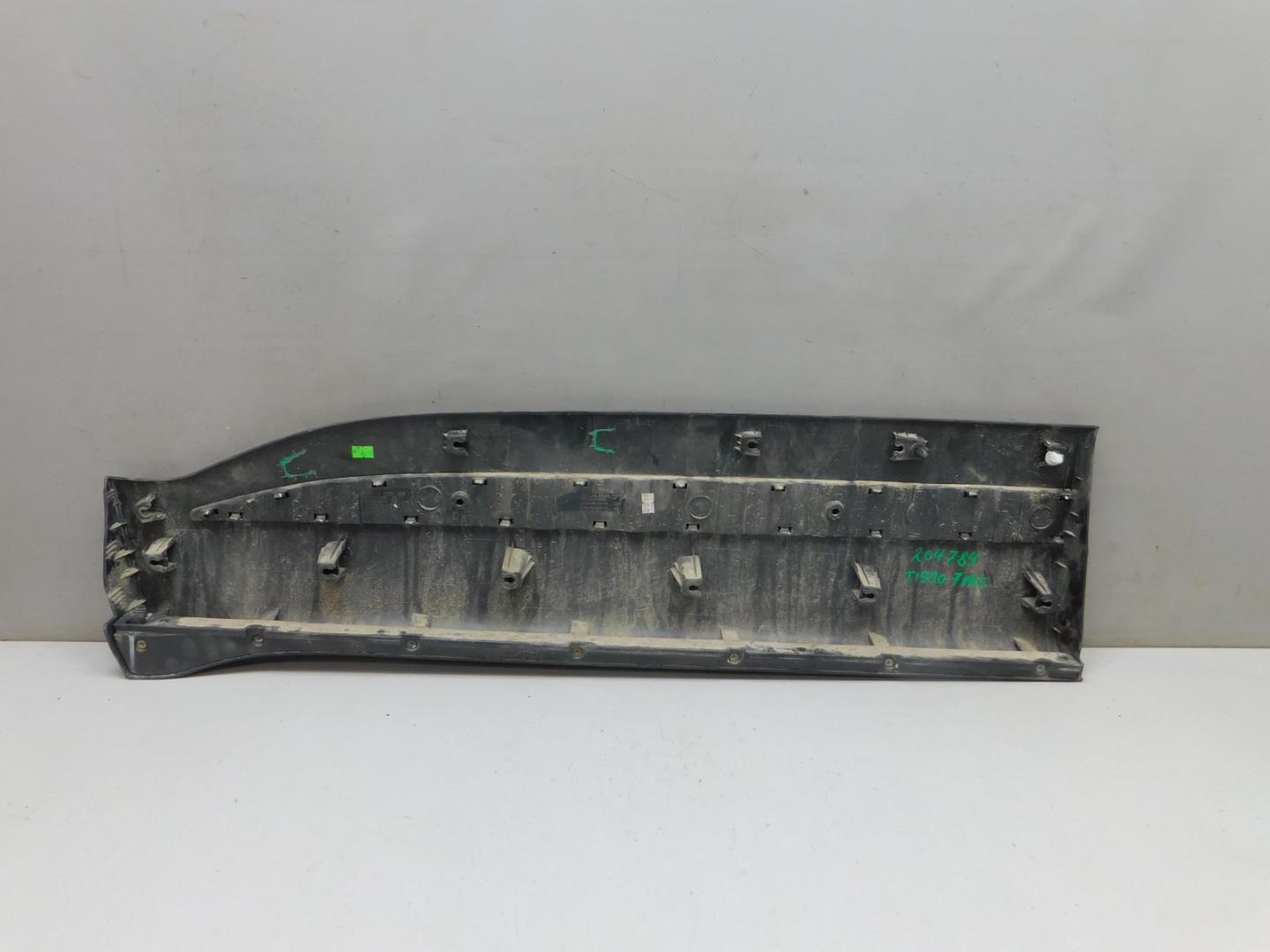 Накладка двери передней правой