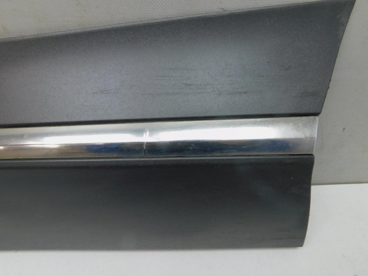 Накладка двери передней левой