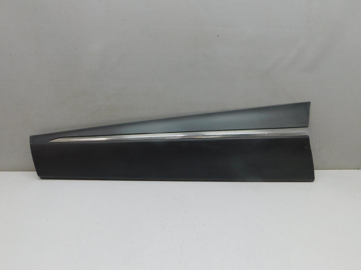 Накладка двери передней левой